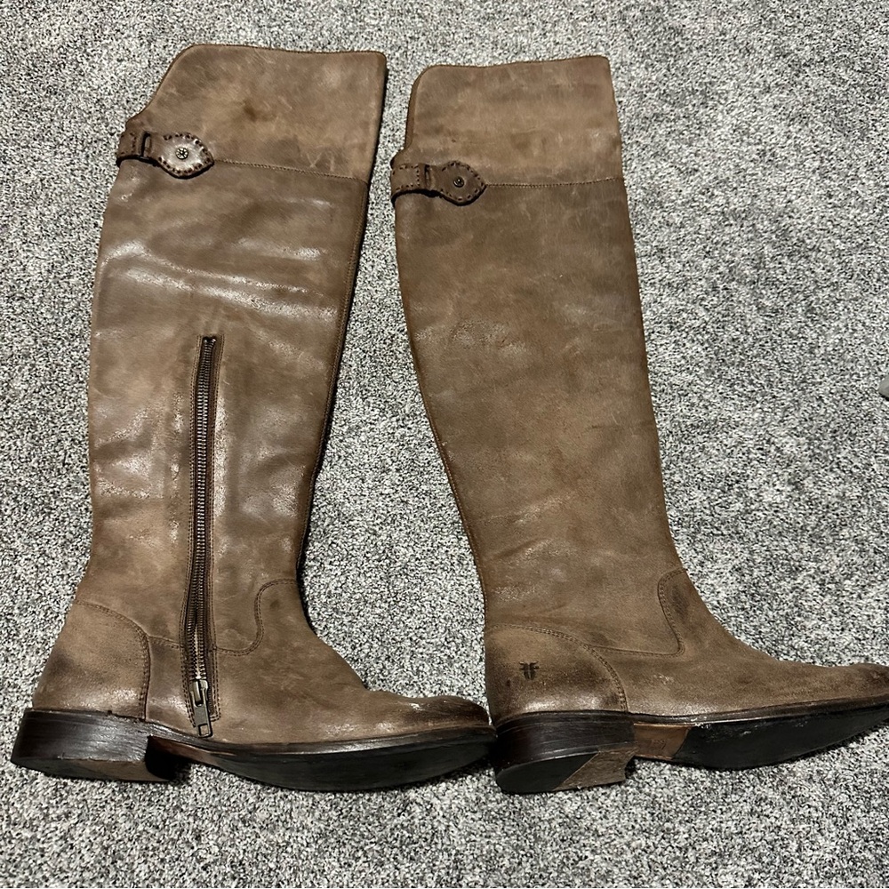 Frye Women's Tan Knee-High Boots in box!